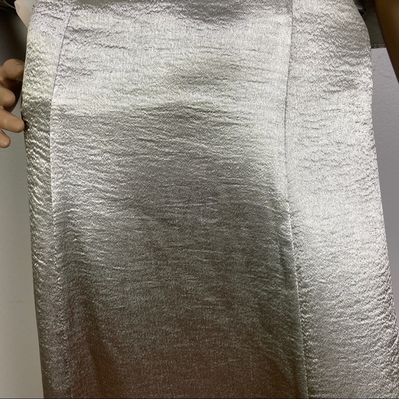 NEW FAME AND PARTNERS SILVER METALLIC RUFFLE GOWN - Picture 4 of 9